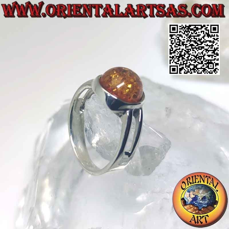 Anillo de plata con ámbar cabujón redondo y doble gancho asimétrico