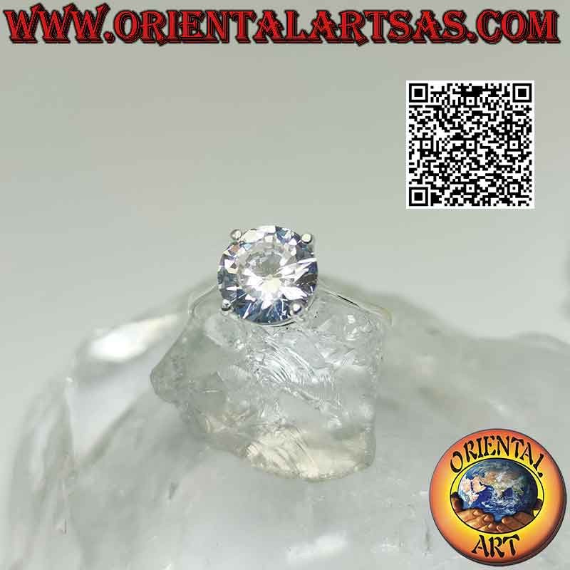 Anillo de plata con circonita blanca facetada redonda engastada en doble engaste liso (Ø 8 mm)