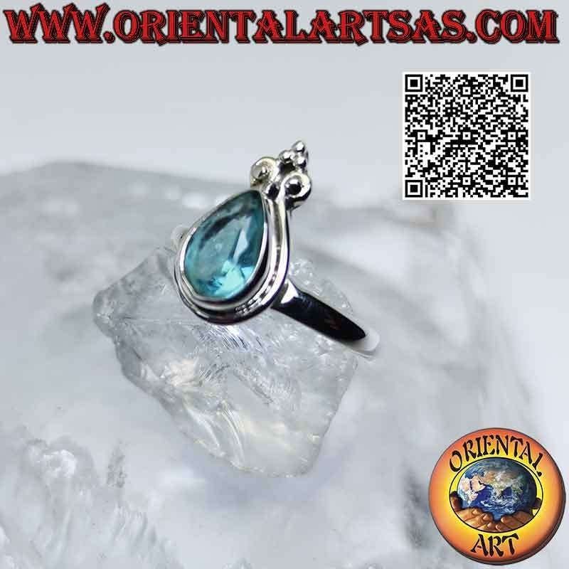Anello in argento con topazio azzurro a goccia e giglio a corona