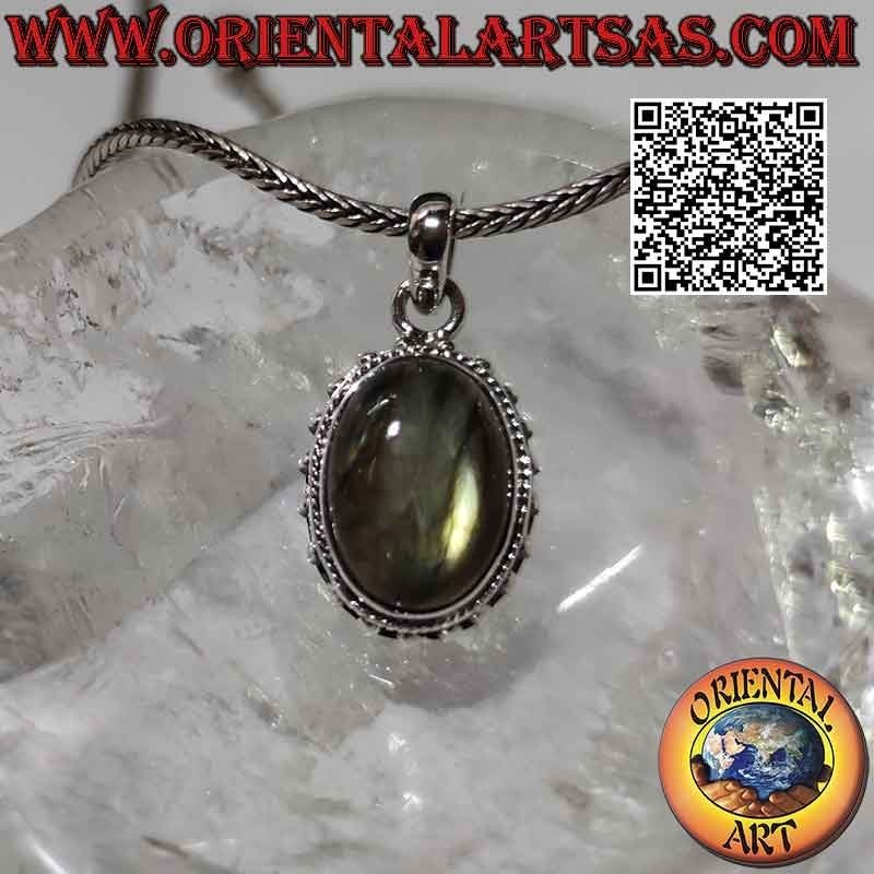Ciondolo in argento con labradorite ovale, intreccio e palline distanziate