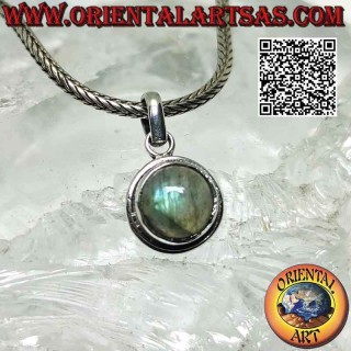 Ciondolo in argento con tonda cabochon su montatura alta e bordo liscio