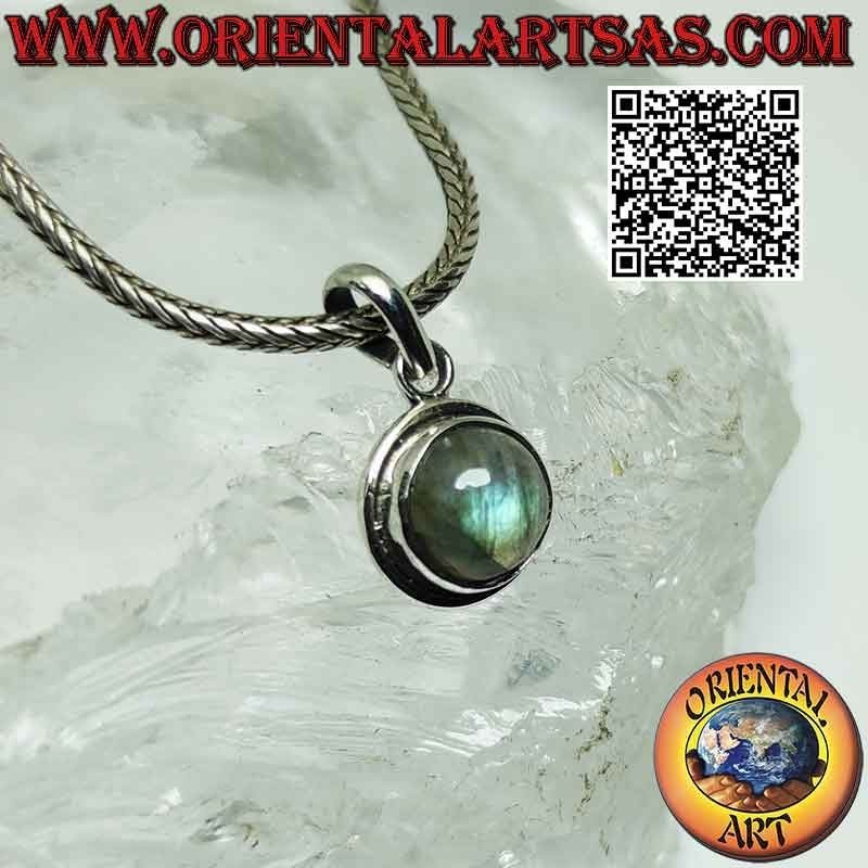 Silver pendant with round cabochon, high setting and smooth edge