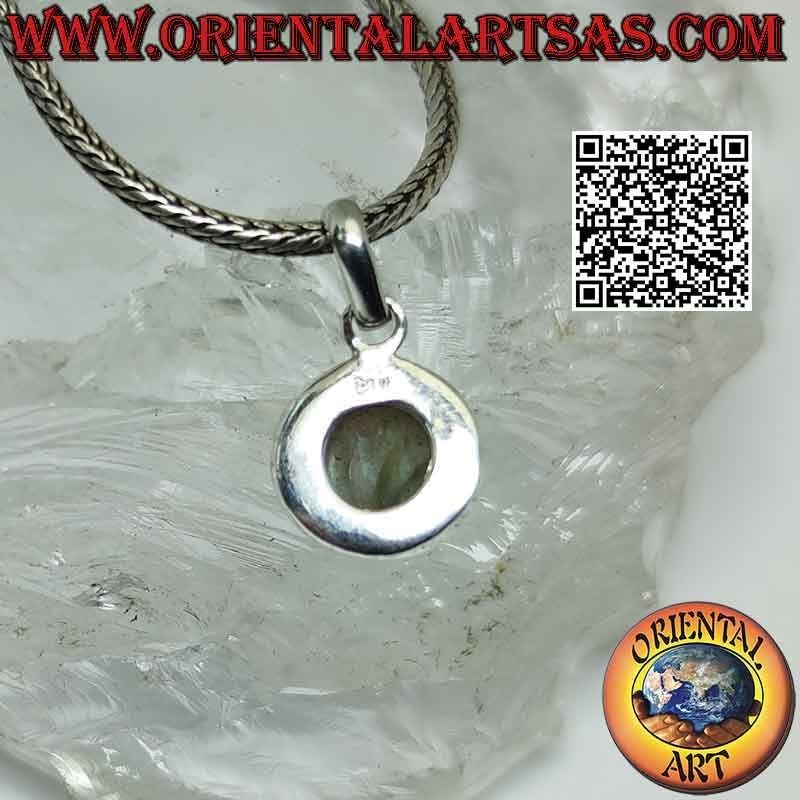 Ciondolo in argento con tonda cabochon, montatura alta e bordo liscio