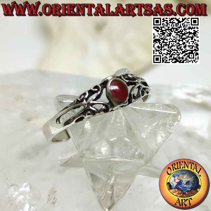 Bague en argent avec petites cornalines ovales et décorations ajourées