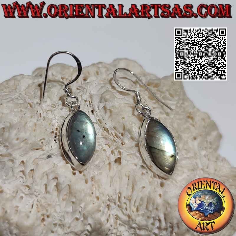 Pendientes de plata con cabujón lanzadera labradorita en engaste liso