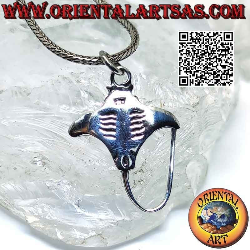 Silver pendant, ray fish, manta ray or torpedo (C)