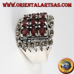 Silver ring with 9 oval and marbled natural garnets