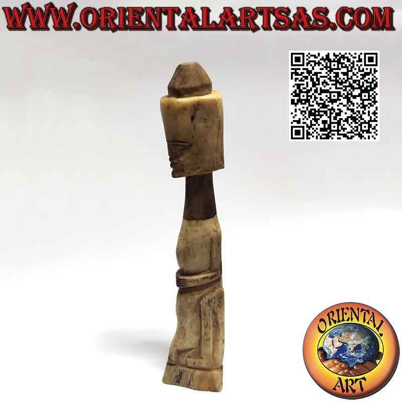 Scultura primitiva di un indigeno con scomparto segreto in osso (25 cm)