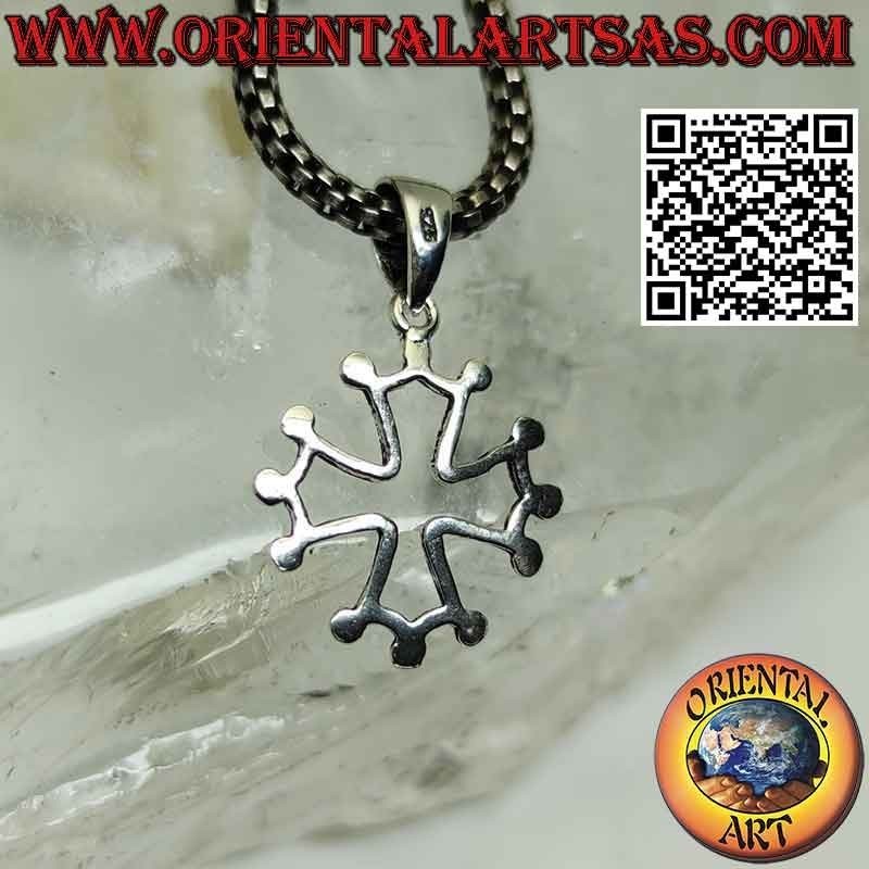 Colgante de plata en forma de cruz occitana