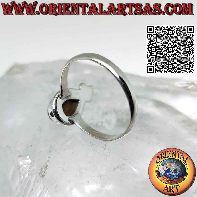 Bague en argent avec oeil de tigre en forme de larme avec bord lisse et couronne de lys