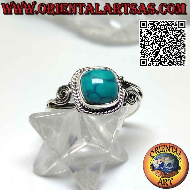 Anello in argento con turchese cabochon ornata da intreccio e spirale