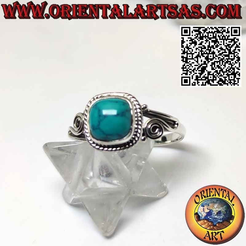 Anillo de plata con turquesa cabujón decorado con entrelazado y espiral