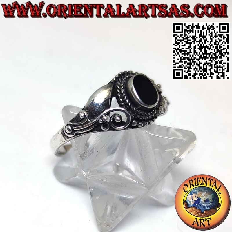 Silver ring with oval onyx and decorated with lilac flowers on the sides