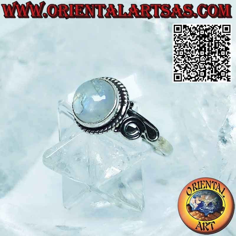 Bague en argent avec pierre de lune ronde ornée et spirale sur les côtés
