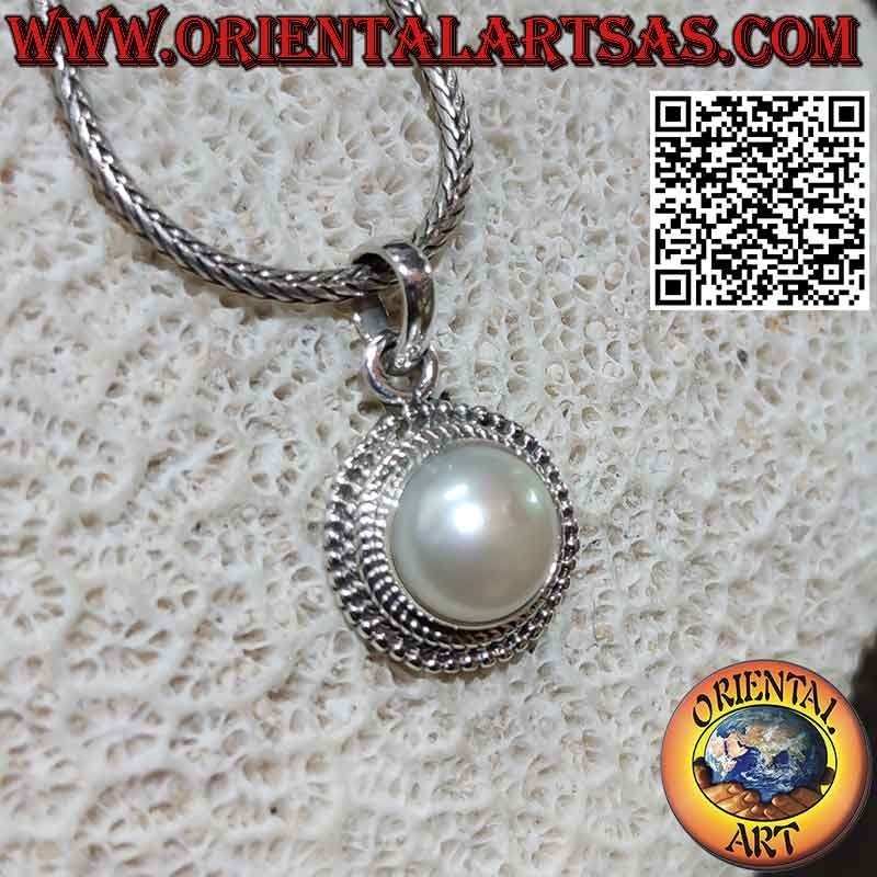 Pendentif en argent avec perle entourée d'un double tissage et de microsphères