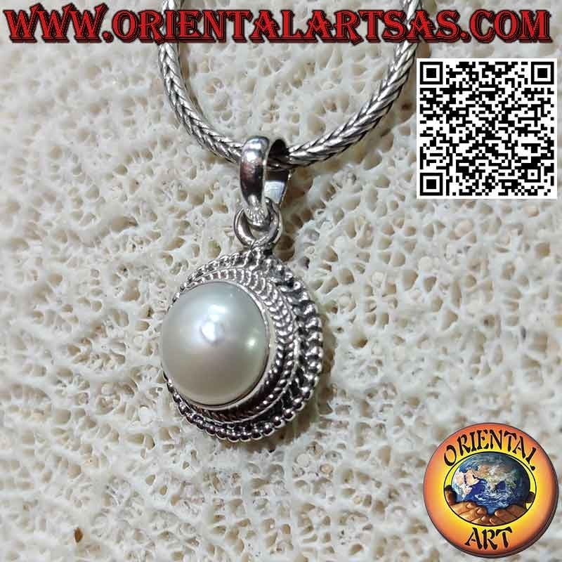 Pendentif en argent avec perle entourée d'un double tissage et de microsphères