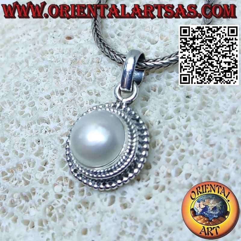 Silver pendant with pearl surrounded by double weaving and microspheres