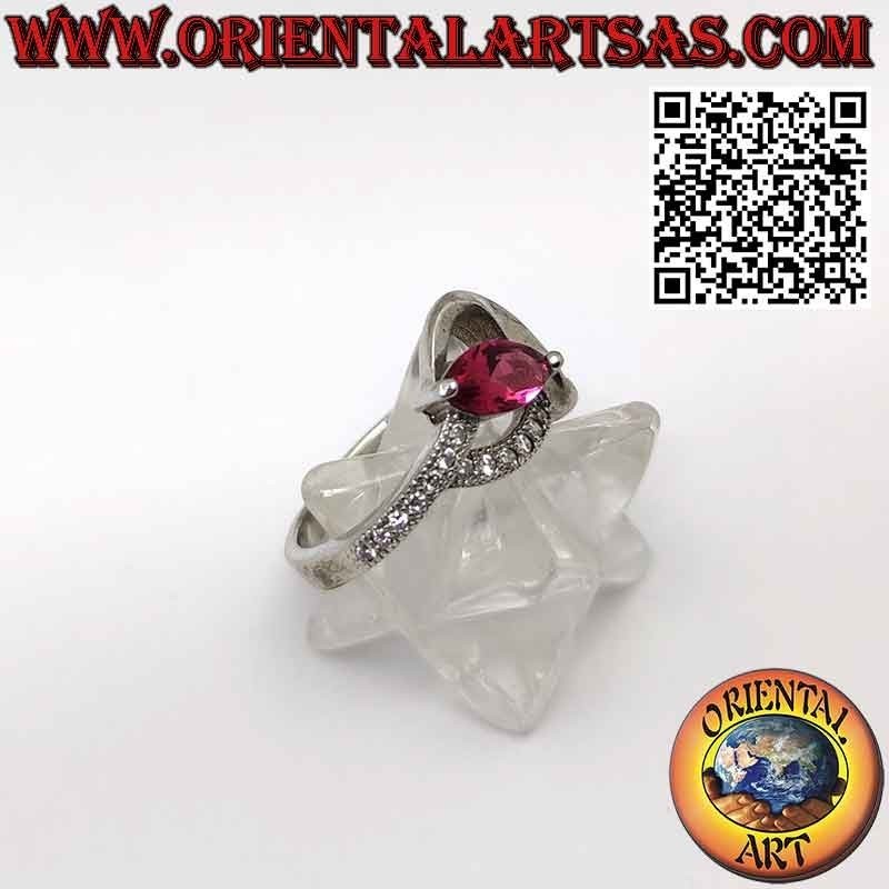 Anillo de plata con rubí lanzadera y circonitas, elegante engaste
