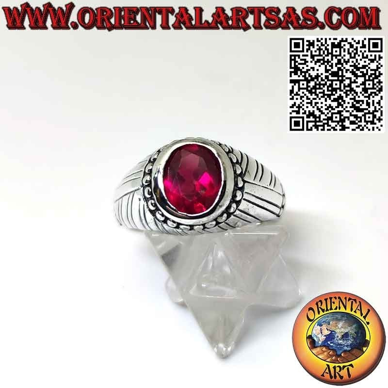 Anello in argento con rubino sintetico con borchie e rigato sui lati
