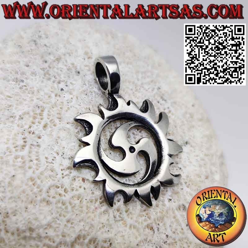 Colgante de plata Solar Tomoe exactamente también llamado mitsu-domoe
