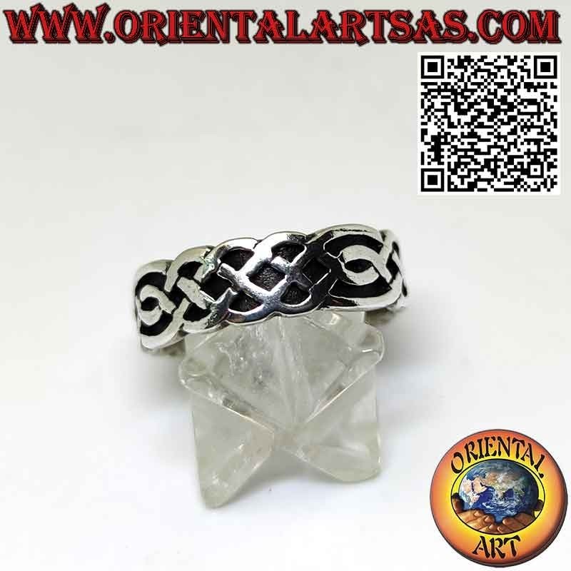 Anello in argento a fascia larga da 7 mm. con nodo inteccio celtico