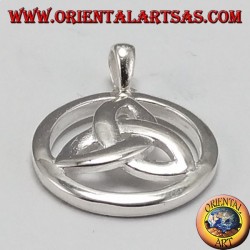 Colgante de plata, de nodo tyrone Triquetra en el pequeño círculo