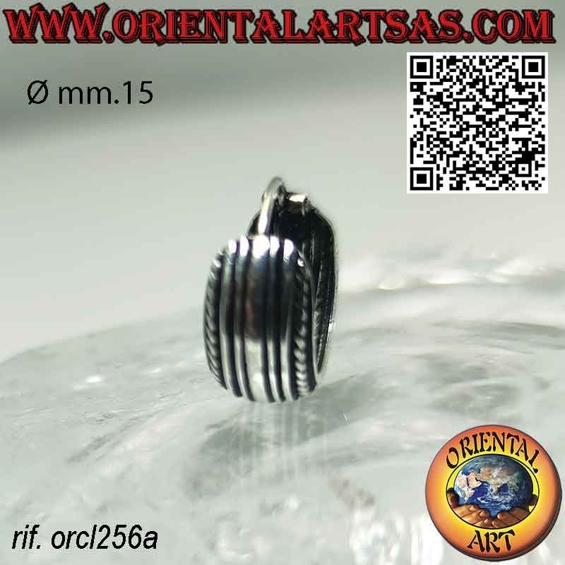 Boucles d'oreilles en argent à large cercle avec motif rayé, 15 mm. de Ø