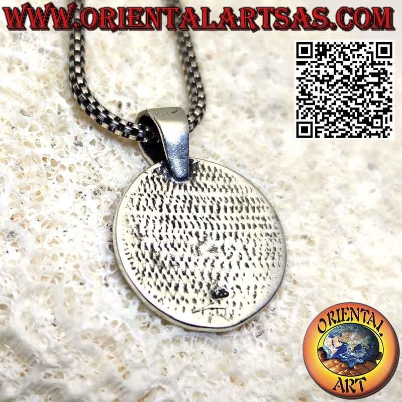 Colgante de plata, Vegvisir AEGISHJALMUR rodeado de un nudo celta