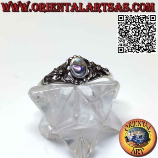 Bague en argent avec coquille d'ormeau paua ovale et fleur sur les côtés