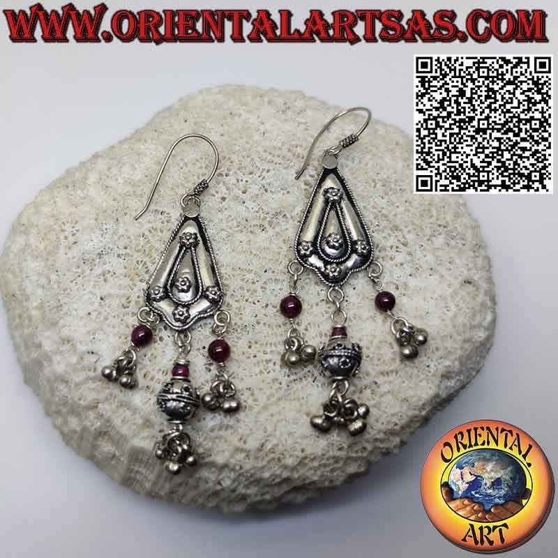 Orecchini in argento con pendenti e granati. stile rajasthan fatti a mano