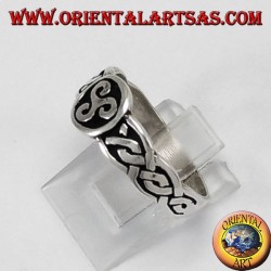 anello d'argento triskell con intreccio celtico