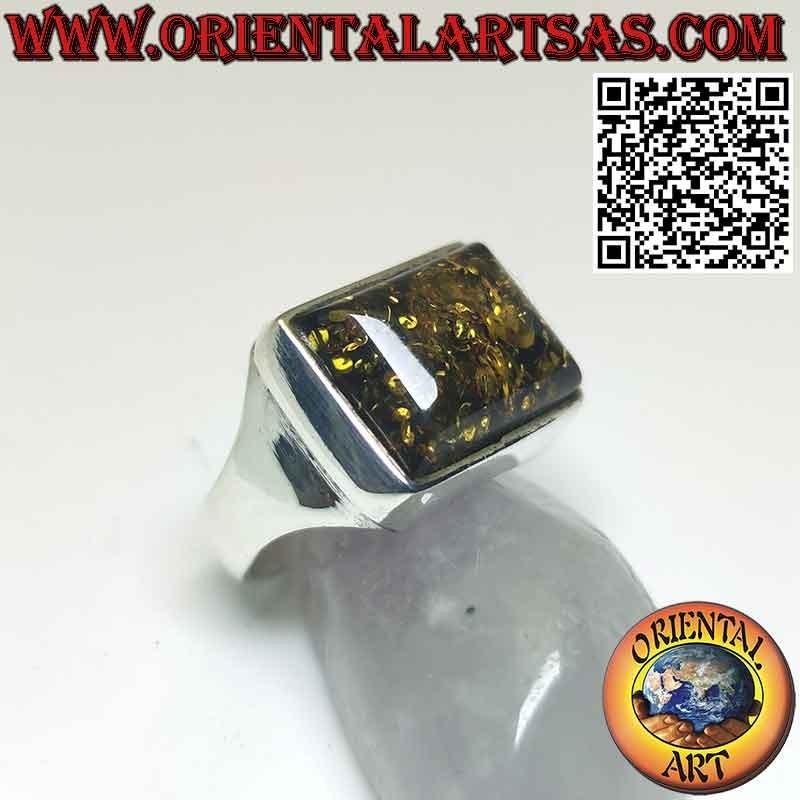 Anillo rectangular de plata con un gran ámbar báltico verde