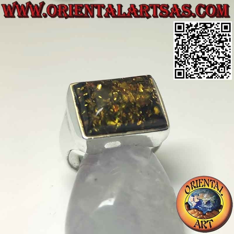 Anillo rectangular de plata con un gran ámbar báltico verde