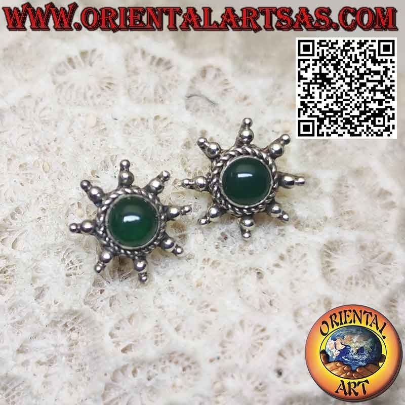 Sun lobe silver earrings with rays with central green agate