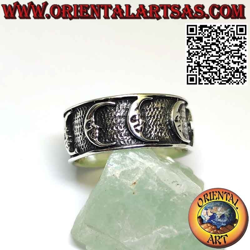 Anillo de plata de banda ancha con lunas en alto relieve