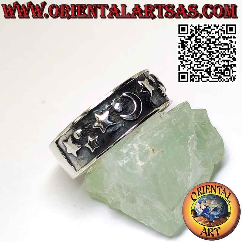 Anello in argento a fascia larga con di lune e stelle ad altorilievo