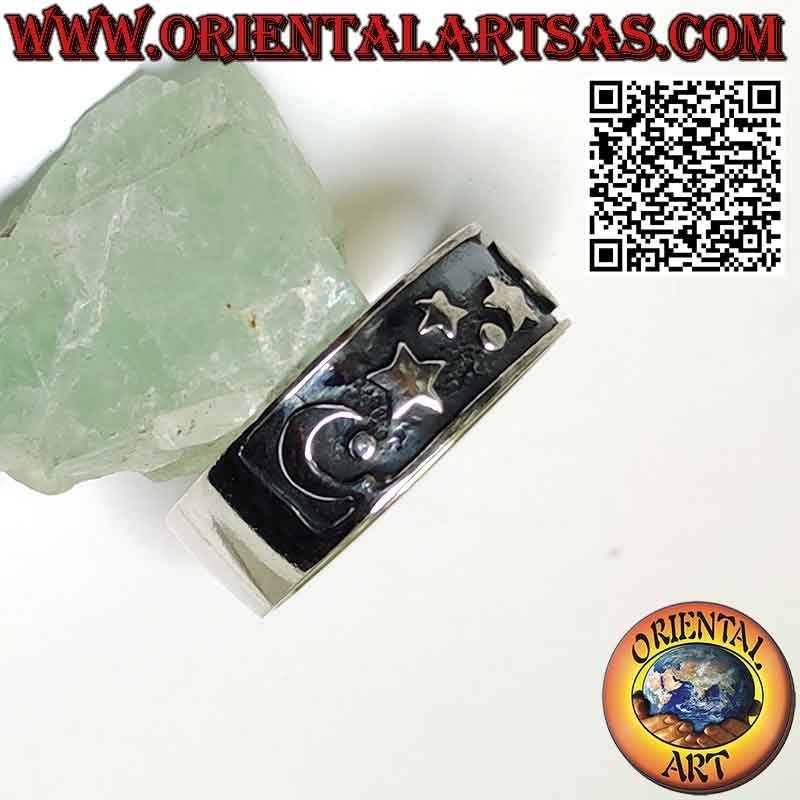Anello in argento a fascia larga con di lune e stelle ad altorilievo