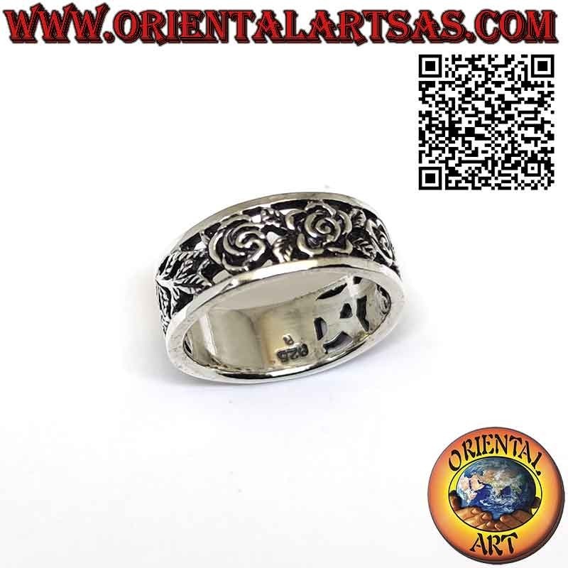 Anillo de plata con banda perforada y grabada de hojas con rosas