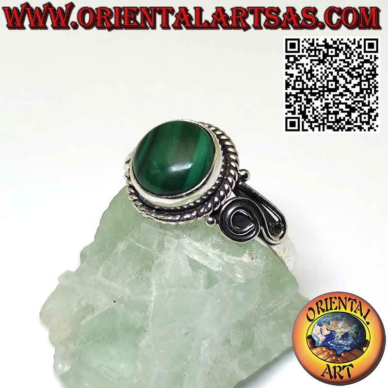 Anello in argento con malachite naturale tonda e spirale sui lati
