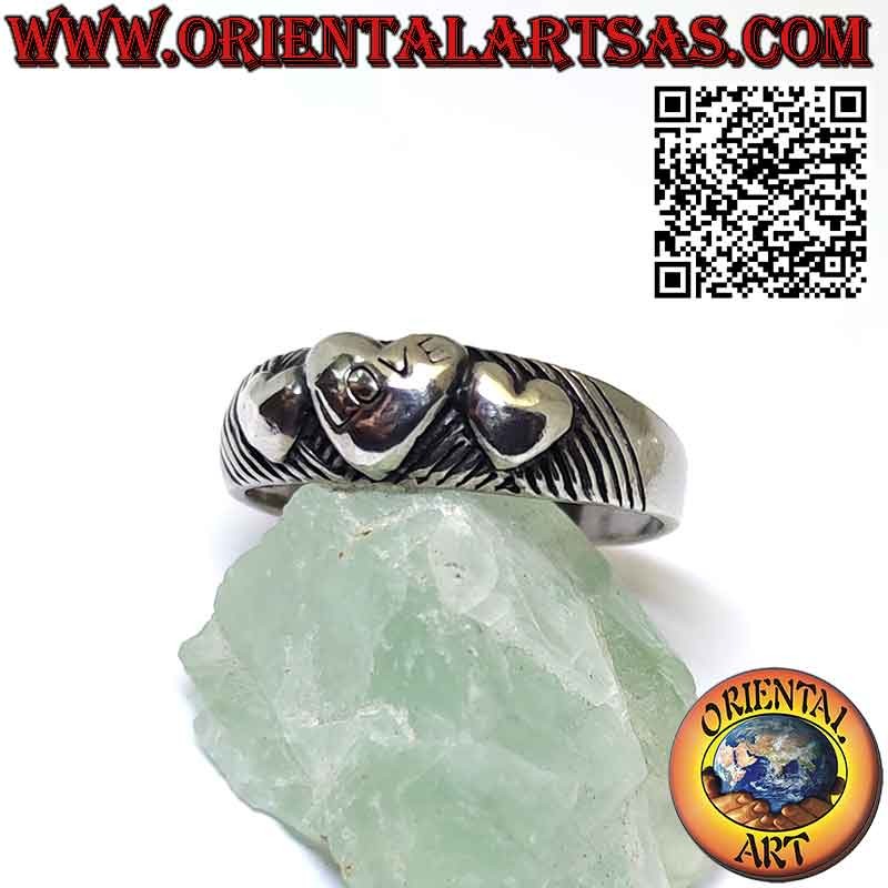 Anello in argento con tre cuori crescente e decrescente al altorilievo