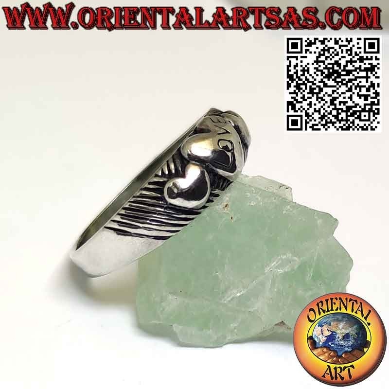 Bague en argent avec trois coeurs montant et descendant en haut relief