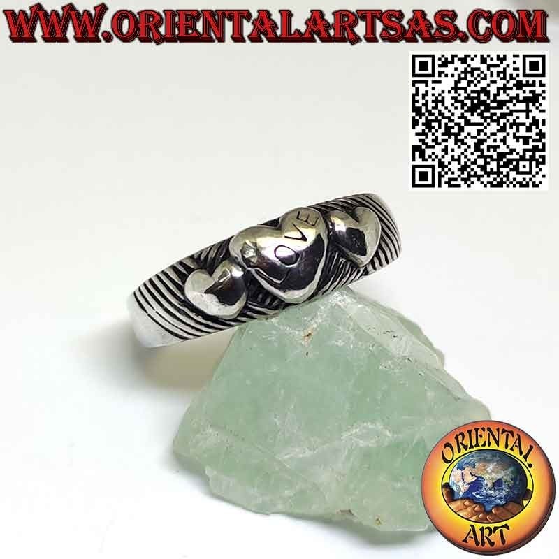 Bague en argent avec trois coeurs montant et descendant en haut relief