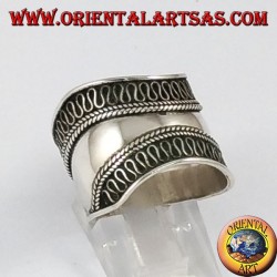 Bague à large bande d'argent, Bali avec des bordures usinées