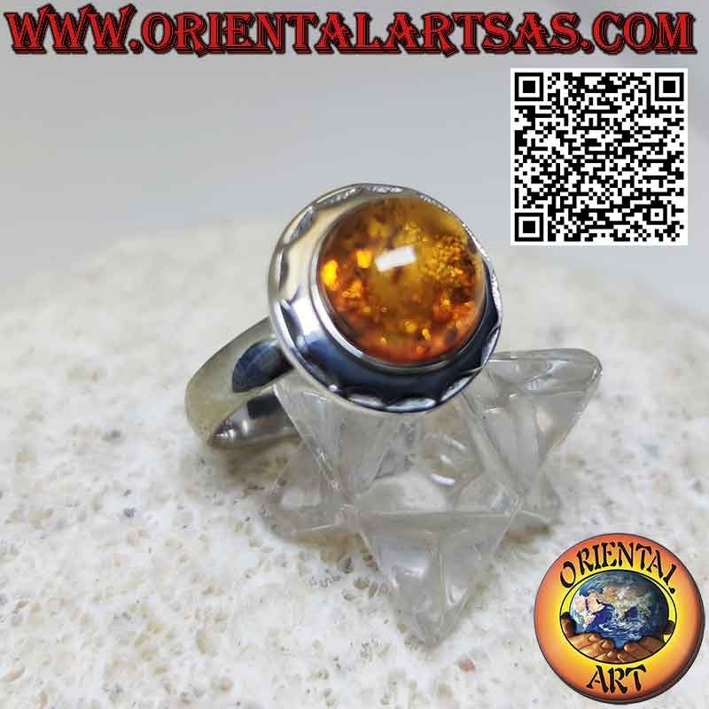 Anello in argento con ambra tonda semisferica Baltica e bordo solare