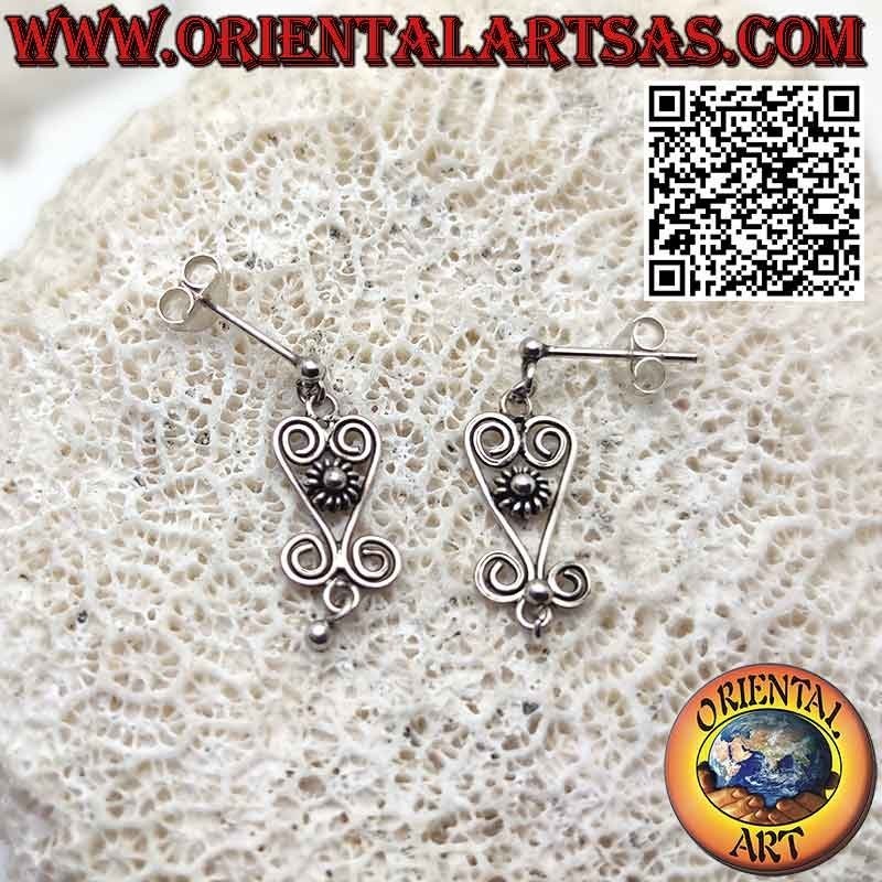 Orecchini in argento da lobo piccolo pendente fiorellino con spirali