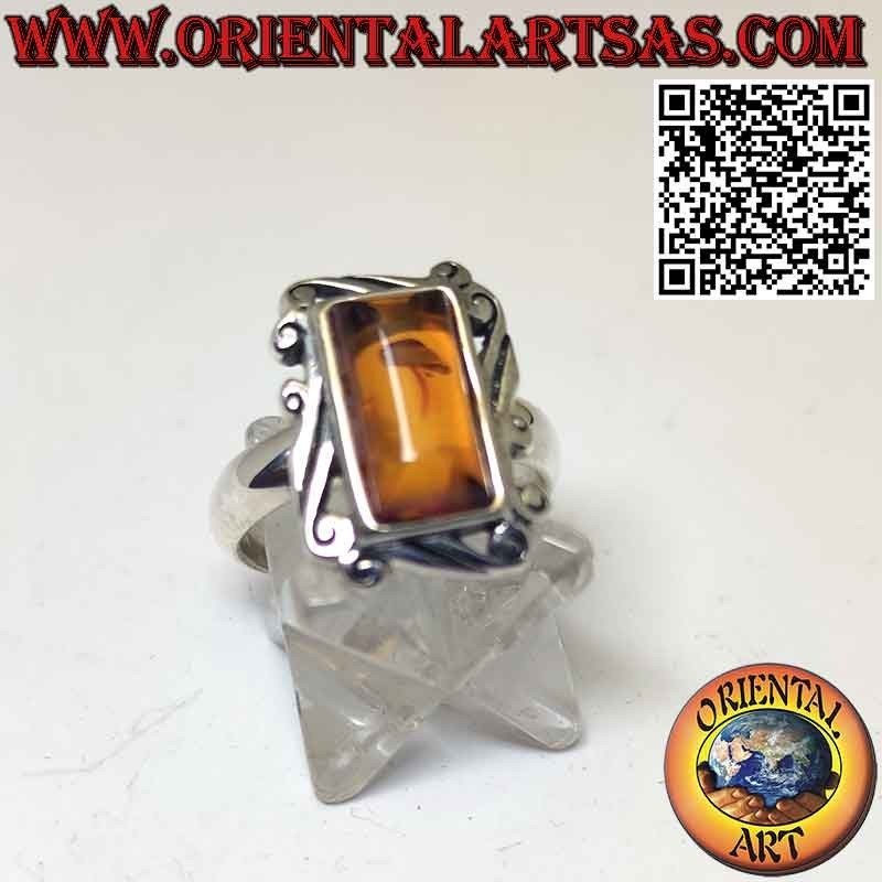 Bague en argent avec ambre de la Baltique rectangulaire et bordure de cadre baroque