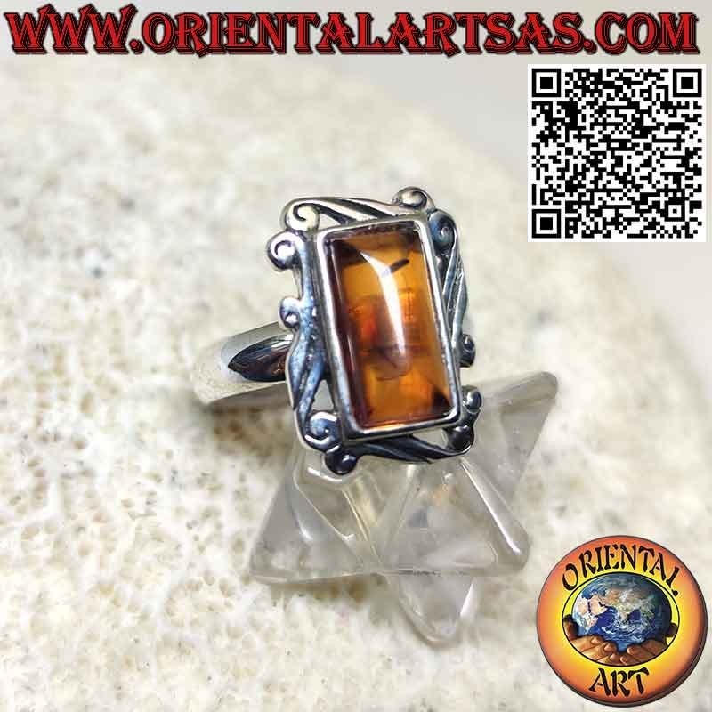 Silberring mit rechteckigem baltischen Bernstein und barockem Rahmenrand