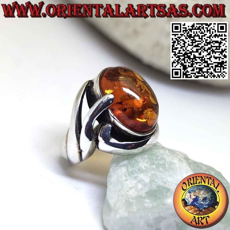 Anello in argento con ambra ovale Baltica in una montatura avvolgente