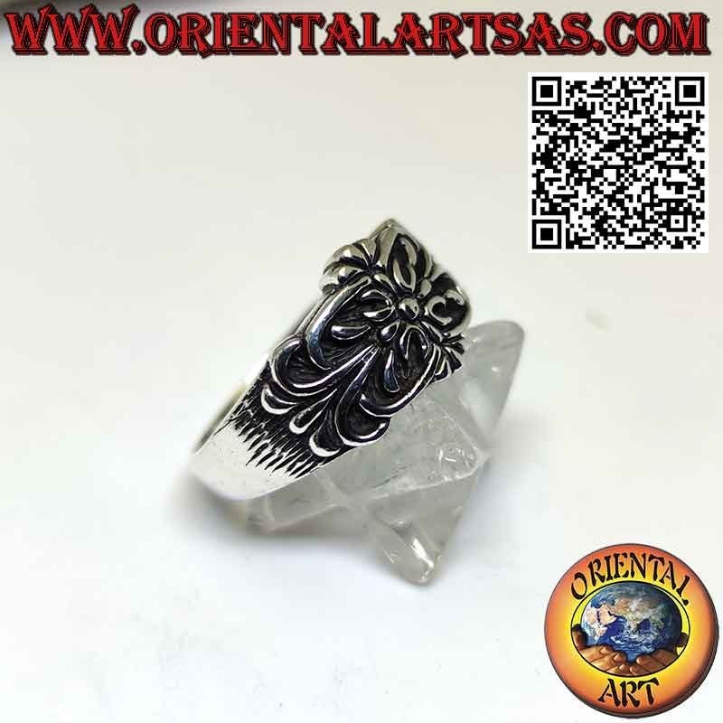 Silberner Bandring mit Blumenmotiv und zentralem Gänseblümchen