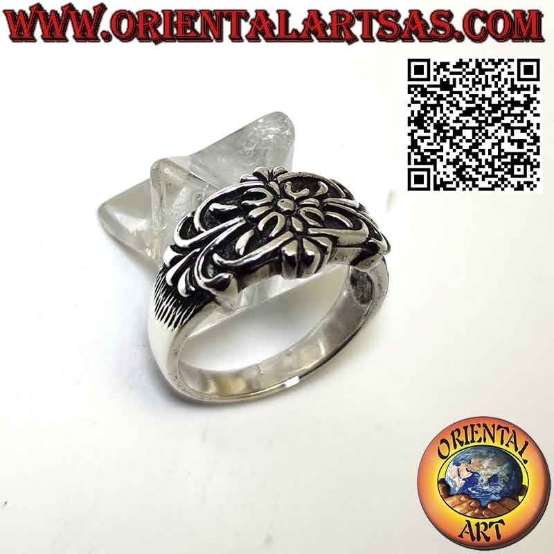 Silberner Bandring mit Blumenmotiv und zentralem Gänseblümchen